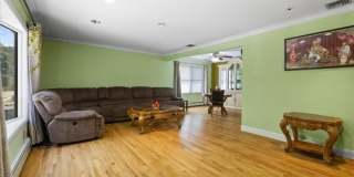 286 Gilbert Ave Gallery 3