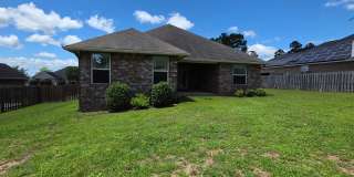 Spacious 3-Bedroom Home - Stonechase Gallery 18