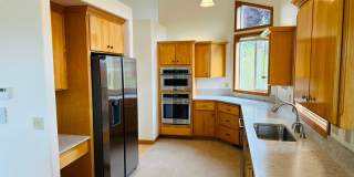 Stunning Custom Home with Beautiful Views Gallery 8