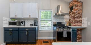 Beautifully Updated House - Awesome Montford Location Gallery 11