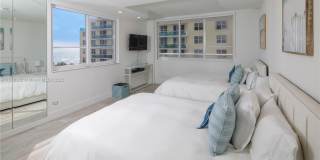 5005 Collins Ave Gallery 13
