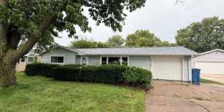 2 Bedroom House  in Silvis Gallery 1