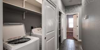 DON'T MISS THIS THREE BEDROOM TOWNHOUSE IN A PRIME LOCATION Gallery 16