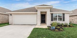 AVAILABLE NOW – 4BR/2BA South Crestview Home Gallery 1