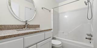 Fully Repainted 2be/1.5ba Duplex With Easy Access To The Highway Gallery 13