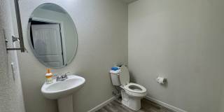 Stylish 3-Bedroom Townhome with Mountain Views & 2-Car Garage Gallery 8