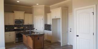 Fully Furnished TWO BEDROOM/ TWO BATHROOM WITH STUDY- Gallery 7