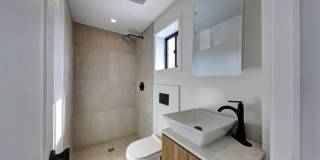 AMAZING NEW CONSTRUCTION UNIT NEAR DOWNTOWN Gallery 8