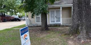 Three Bedroom Townhome off O'Neal Ready to Move-In Gallery 1