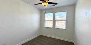Townhome in Woodland Estates - Pool Access Gallery 24