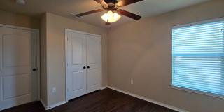 3/2.5/2 Duplex / Easy Access to Highways, Shopping, Restaurants, & Entertainment / Large Fenced in Yard / CISD Gallery 13
