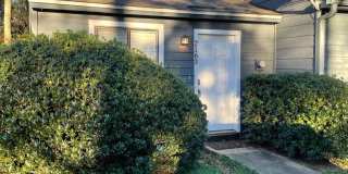 Cozy 1 bedroom townhome Gallery 1