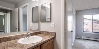 Emerald Pointe Apartments Gallery 9