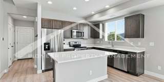 Spacious Townhouse with Central AC and 2-Car Garage Gallery 7