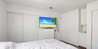 1037 W Francis St Apt F Gallery 8