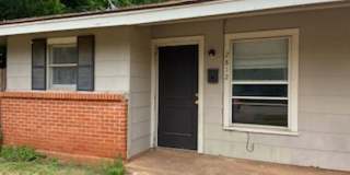2812 Russell Gallery 1