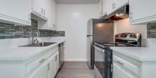 Premier Apartment Complex Near Hollywood Park with Pool, Gym and Covered Parking! Gallery 2