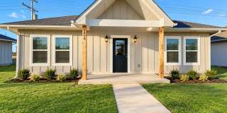 Charming 2-Bedroom Home with Modern Finishes & Fenced Backyard in Blackwell, OK – Pet-Friendly! Gallery 1