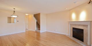 Gorgeous 2 Bedroom Townhome available in Palatine! Gallery 4