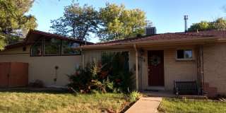 Mid Century Modern 3BD/2BA Arvada Home! Available 7/3/26! Gallery 1