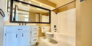 Stunning 2BD/2BA Condo in Downtown! With Parking and Washer/Dryer! Stunning 2BD/2BA Condo in Downtown! With Parking and Washer/Dryer! Gallery 8