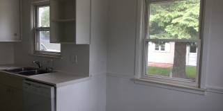 A Charming 3 Bedroom Bungalow, Hardwood Floors, Fenced in Backyard Gallery 8