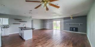 Great Location! Gallery 7