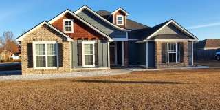 Charming Single-Story Haven in Carlton Ridge: Your Ideal Georgia Rental Home Gallery 1