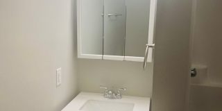 Newley Renovated 4BR - 2BA - South Campus! Gallery 9