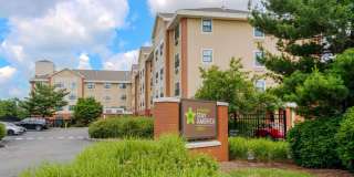 Elizabeth - Newark Airport Gallery 9