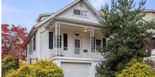 3 Bedroom Home in Carnegie! Gallery 1