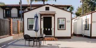 **$1000 off first month's rent – Don't Miss Out! Charming Old Town Casita – 1 Bed / 1 Bath** Gallery 2