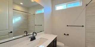 60 740 North Gallery 17