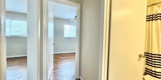 2 Bedroom Apartment Convenient to UNCG & Downtown Greensboro Gallery 9