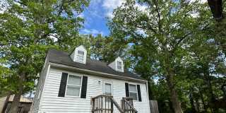 Spacious 3 Bedroom, 1 Bathroom House on quiet street Gallery 1