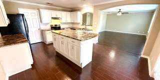 *MOVE IN SPECIAL* Gorgeous Four Bedroom Home with Covered Patio Near Medical Center!! Gallery 12