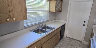 3 BEDROOM TO 2 BATH SPACIOUS HOME WITH OVERSIZED GARAGE 3 BEDROOM TO 2 BATH SPACIOUS HOME WITH OVERSIZED GARAGE Gallery 8