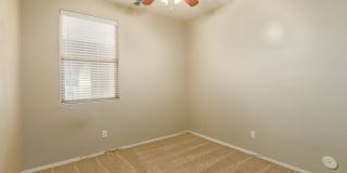 Attractive 3 bed, 2 bath home Gallery 22