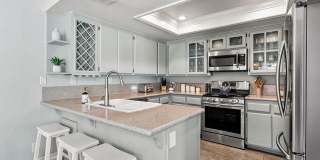 Updated & Furnished 3BR Townhome with Loft & Lake Access Gallery 12