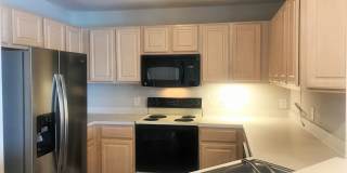 2BR Waterfront Condo in Davidson. Enjoy Beautiful Year Round Lake Views! Gallery 5