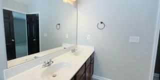 401 Norton Crossing Gallery 13