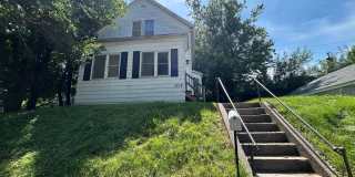 2 Bedroom, 1 Bath Home for Rent in Moline, IL Gallery 1