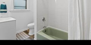 OVERSIZED FIRST FLOOR 3 BEDROOM APARTMENT WITH WASHER/DRYER Gallery 14