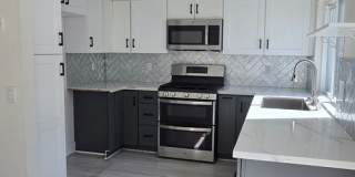 Beautifully Maintained & Convenient Townhome Gallery 1