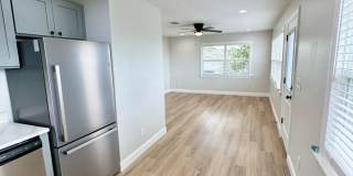 Downtown Clermont - Beautifully Renovated 2-Bed/1-Bath Upstairs Unit with Stunning Lake Minneola Views- Gallery 24