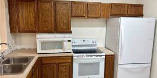 Charming 3BR Condo in Riverview Gallery 16