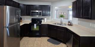 Fully Furnished 4BR Home with Fenced Yard & 2-Car Garage in Stoneburrow Gallery 15