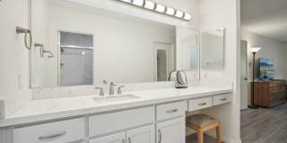 Upstairs Bright 2 bedroom Condo Gallery 10