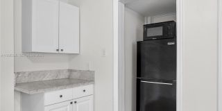 1041 NE 9th Ave Gallery 4