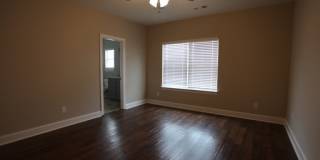 4 Bed/4 Bath Available! Gallery 7
